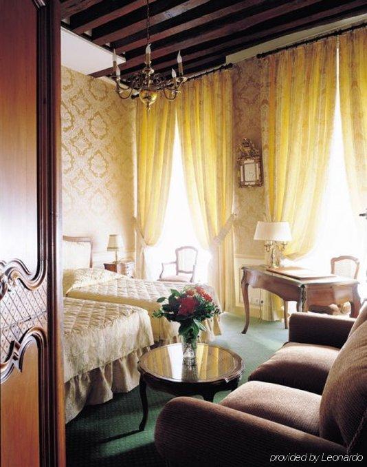 Hotel D'Angleterre Париж Стая снимка